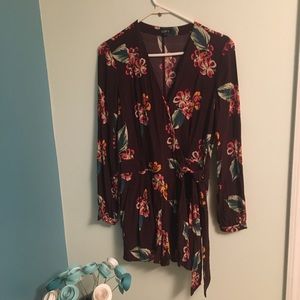 Loft long sleeve wrap around romper with pockets size 0